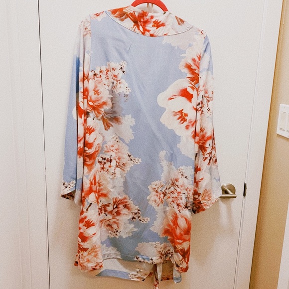 ❤️4/$40 SALE! ❤️ Plum Pretty Sugar Robe - Picture 6 of 6